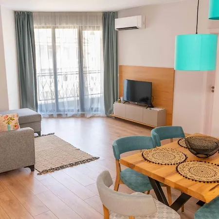 Seaside Apartment *